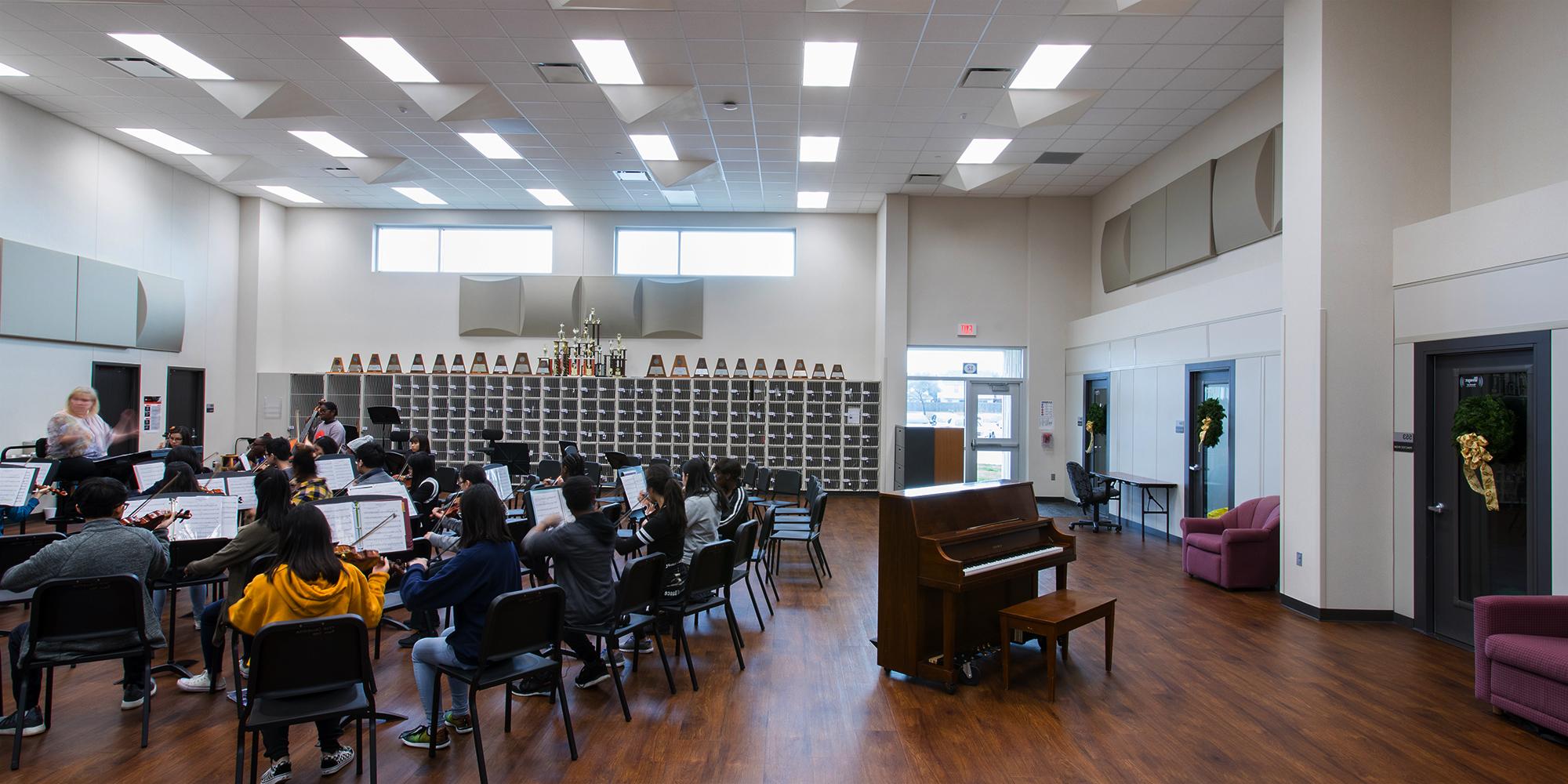 学生 playing instruments inside Kerr High School